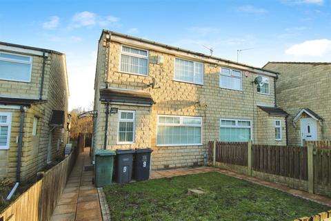 3 bedroom semi-detached house to rent, Regency View, Bradford BD3