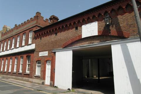 2 bedroom ground floor maisonette to rent, Gloucester Mews, Gloucester Road