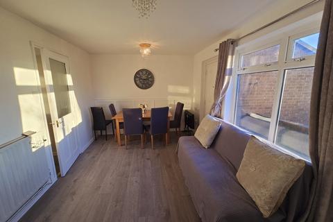 1 bedroom ground floor flat to rent, Whetley Close, Bradford, BD8