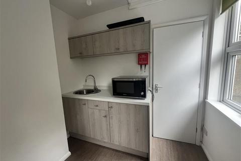 Studio to rent, Wells Road