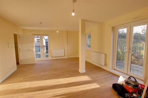 3 bedroom apartment to rent, Lower Bristol Road, Bath