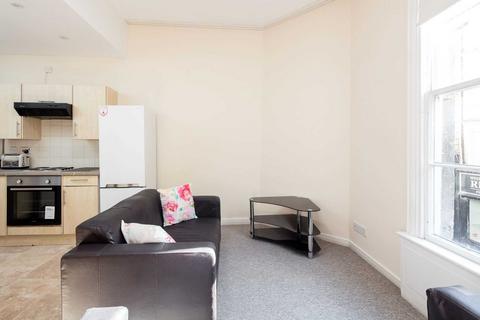 2 bedroom apartment to rent, Westgate Street