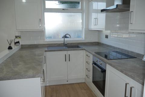 3 bedroom semi-detached house to rent, Leafield Crescent, Bradford, West Yorkshire, BD2