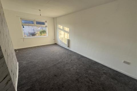 3 bedroom terraced house to rent, Thornacre Road, Shipley