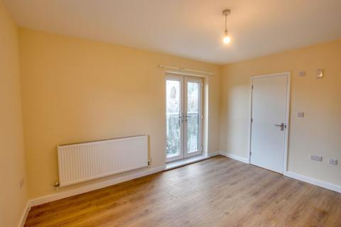 3 bedroom apartment to rent, Lower Bristol Road, Bath