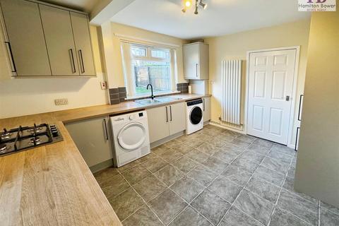 3 bedroom semi-detached house to rent, Bishopdale Holme, Bradford, bd6