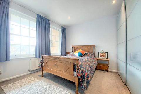 2 bedroom apartment to rent, Norfolk Crescent